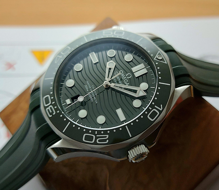 GREEN Omega Seamaster Professional Diver 300M Ref. 210.32.42.20.10.001